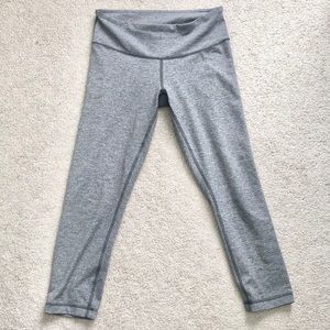 Lululemon Heathered Gray Cropped Leggings - Size 6